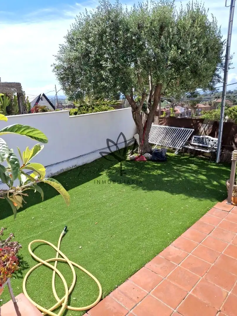 Garten von Einfamilien-Reihenhaus zum Verkauf in Castelldefels mit Klimaanlage, Heizung und Privatgarten