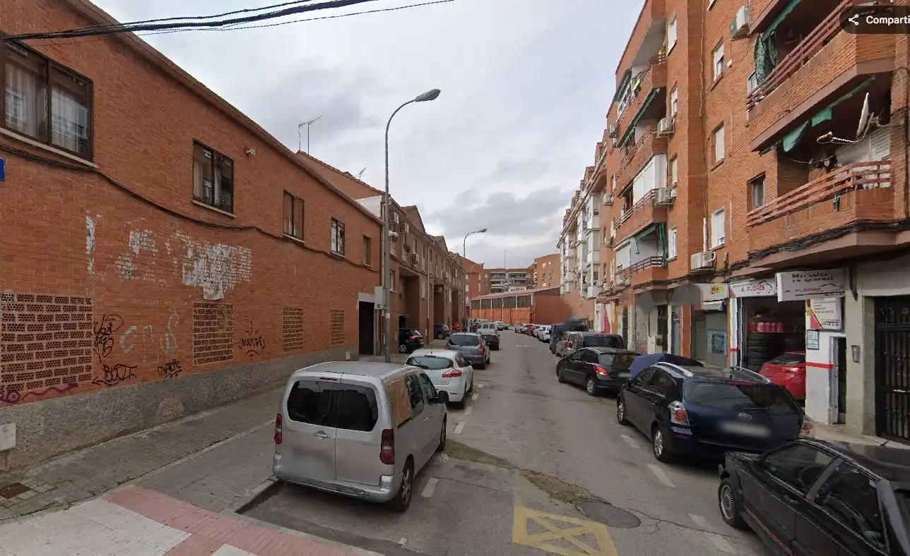 Vista exterior de Casa adosada en venda en Fuenlabrada amb Calefacció i Traster
