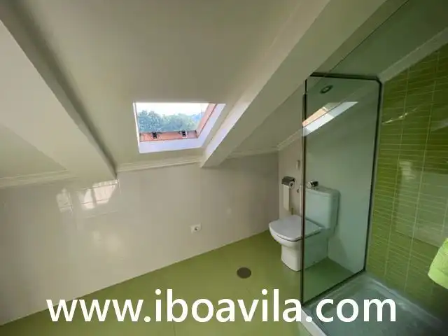 Dormitori de Casa o xalet en venda en Pontevedra Capital  amb Jardí privat, Terrassa i Traster