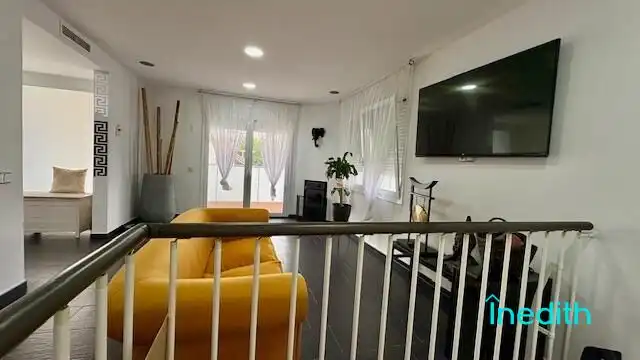 Sala d'estar de Casa o xalet en venda en Cunit amb Aire condicionat, Calefacció i Jardí privat