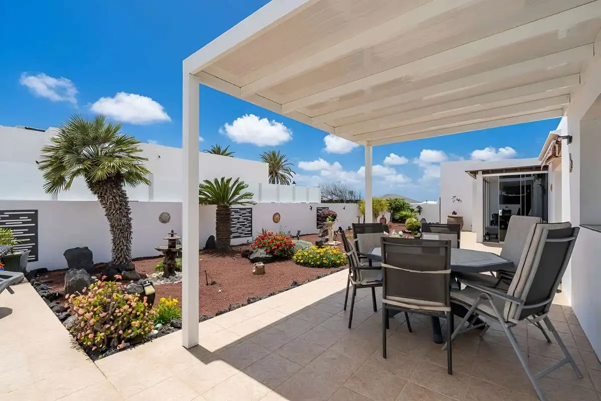 Terrassa de Casa o xalet en venda en Yaiza amb Traster, Piscina i Moblat