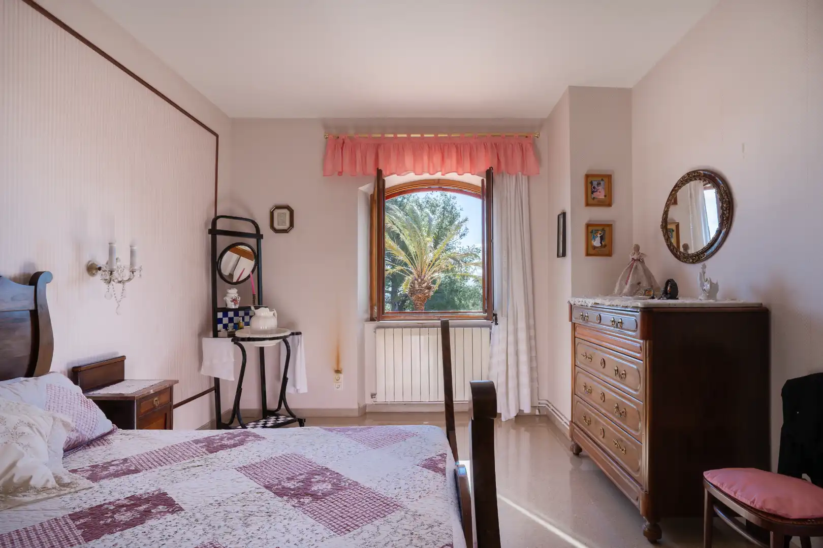 Dormitori de Casa o xalet en venda en Almoster amb Calefacció, Jardí privat i Moblat