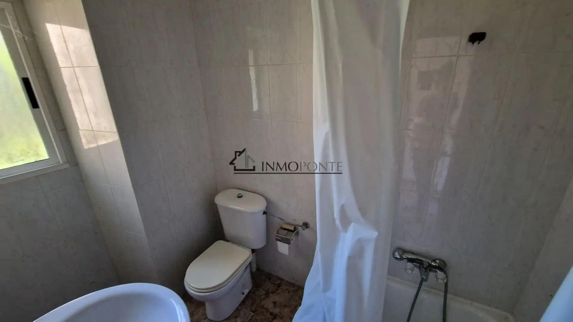Bathroom of Houses for sale in Cerdedo