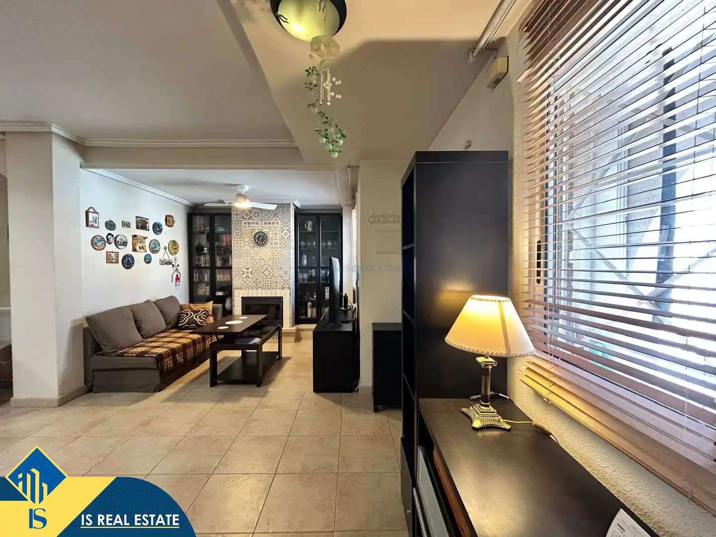Sala d'estar de Casa adosada de lloguer en Torrevieja amb Aire condicionat, Calefacció i Jardí privat