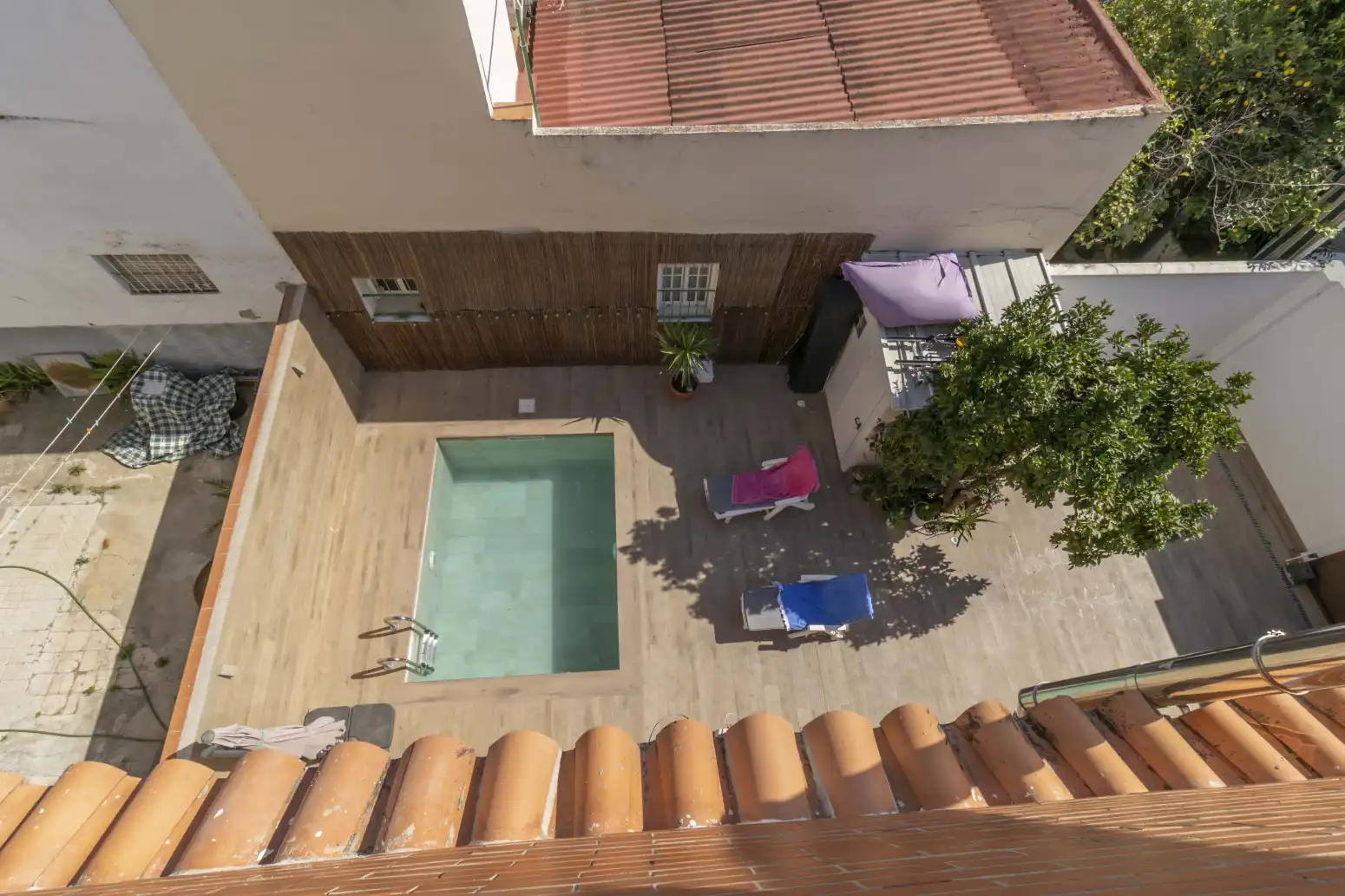 Piscina de Casa adosada en venta en Sevilla con Aire acondicionado, Trastero y Piscina