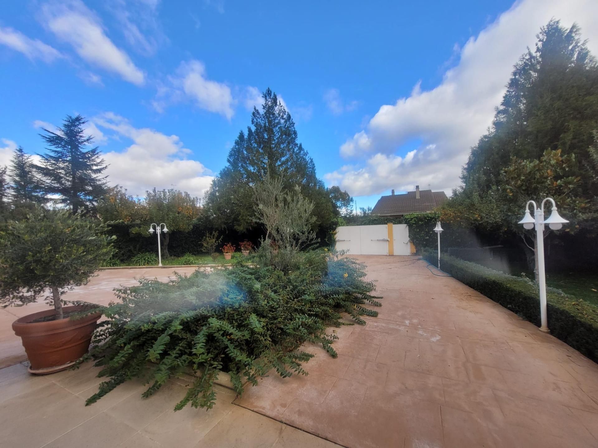Jardí de Casa o xalet en venda en Galindo y Perahuy amb Calefacció, Jardí privat i Traster