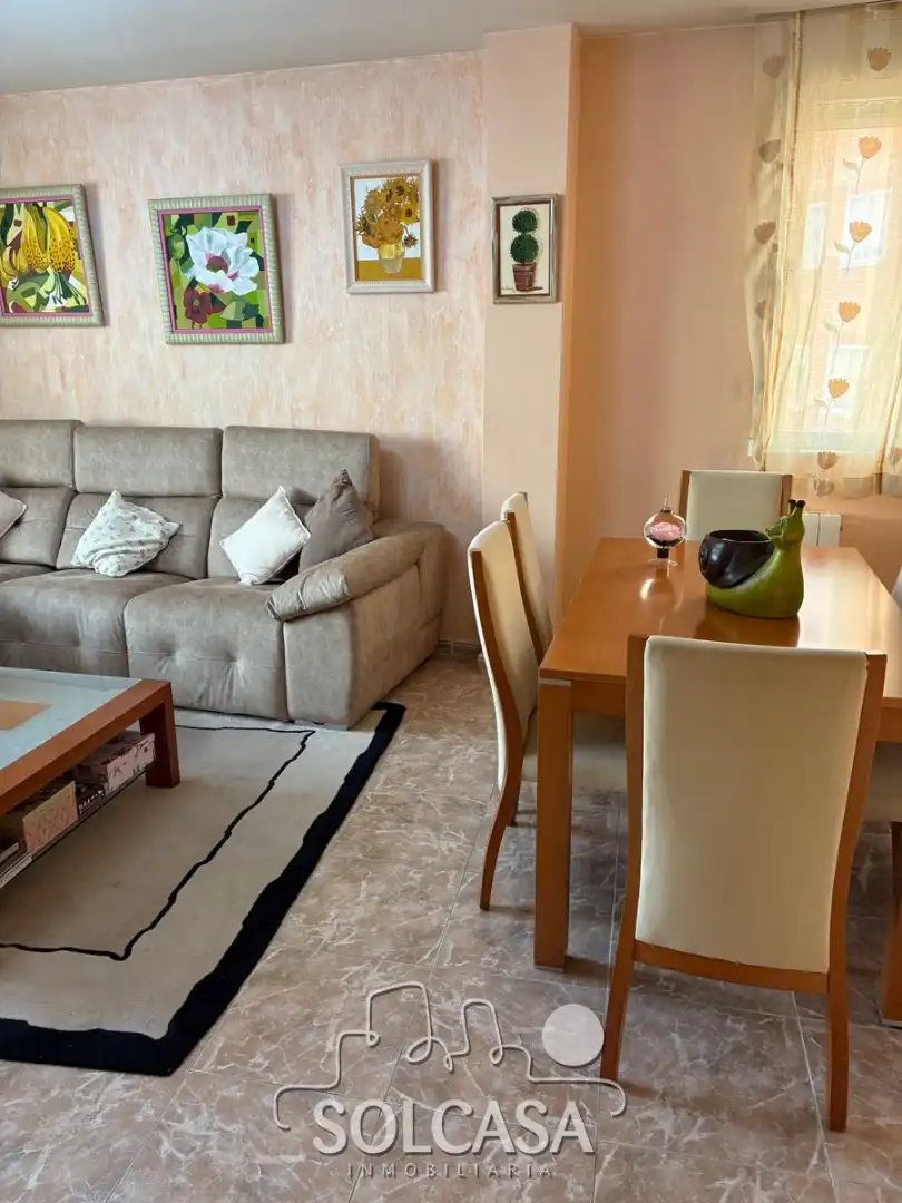 Living room of Flat for sale in Cistérniga  with Heating, Furnished and Oven