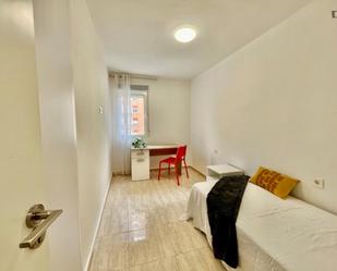 Dormitori de Apartament per a compartir en  Murcia Capital amb Moblat, Forn i Rentadora