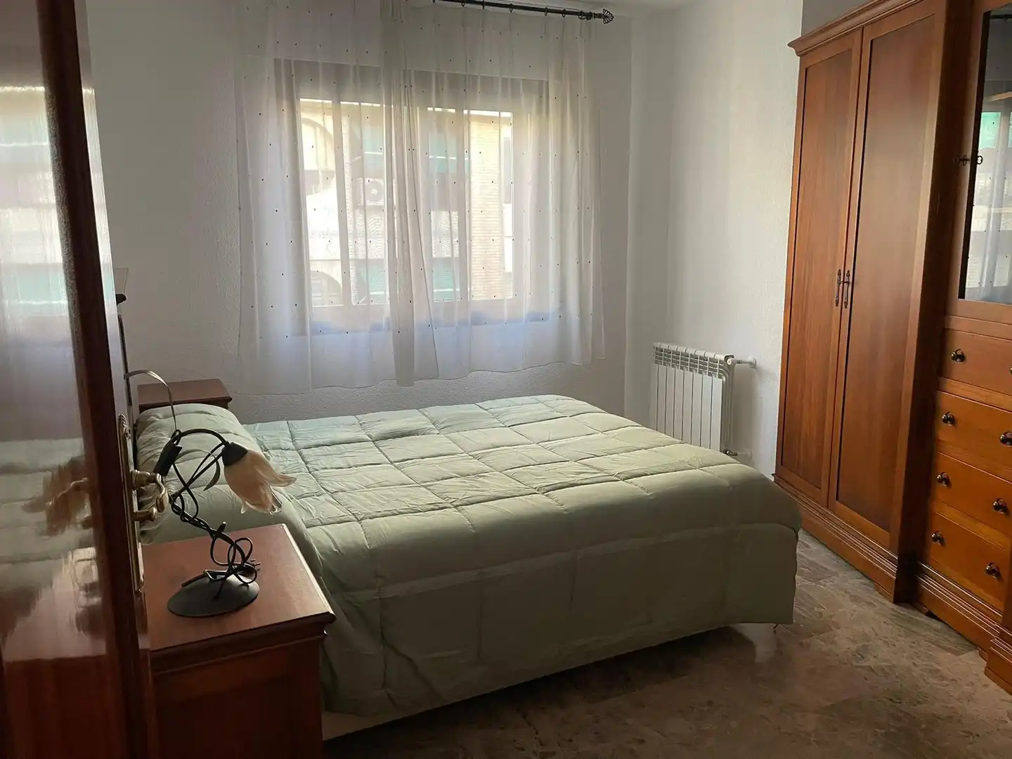 Dormitori de Pis de lloguer en Ciudad Real amb Aire condicionat i Moblat
