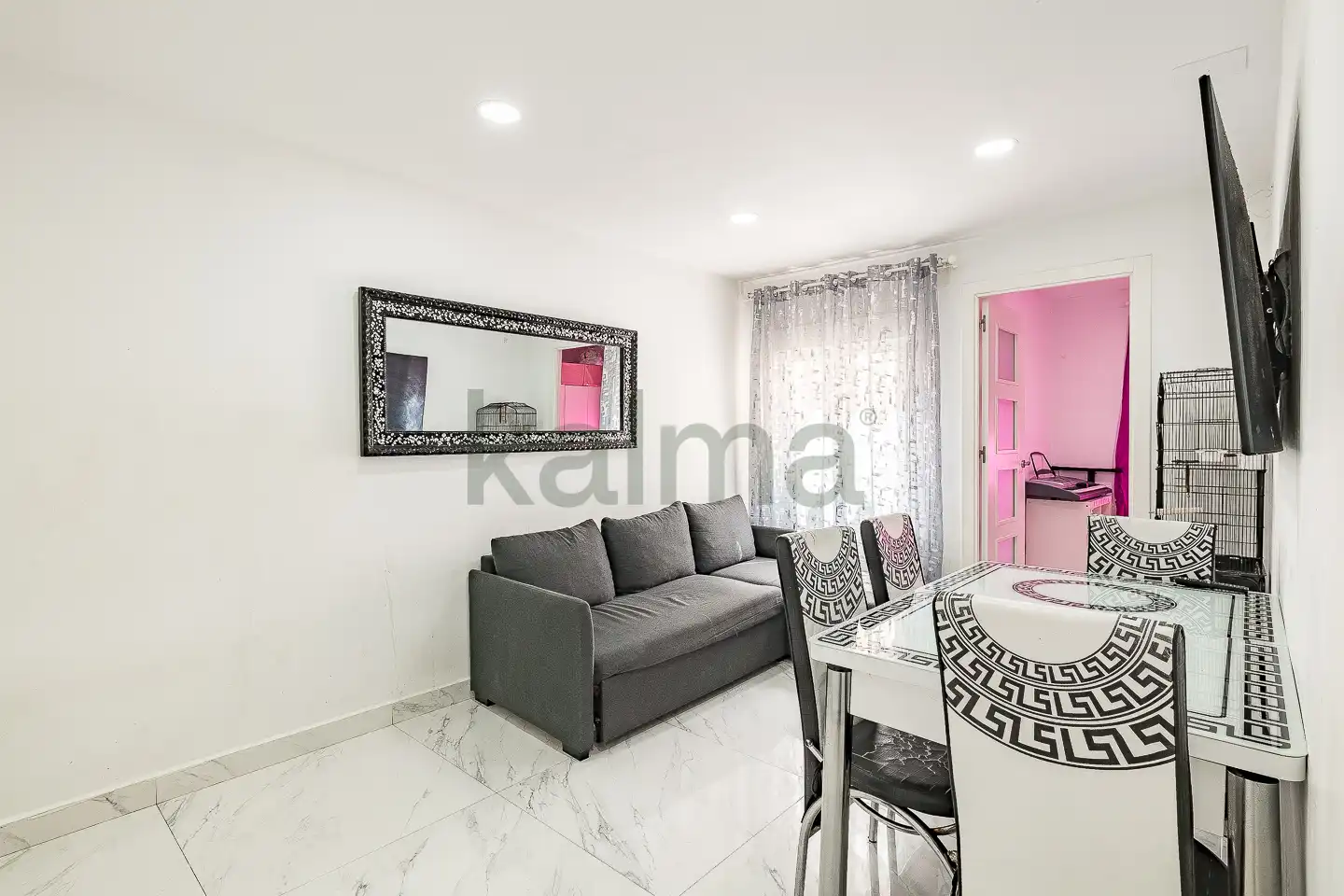 Sala de estar de Piso en venta en Santa Coloma de Gramenet con Aire acondicionado, Calefacción y Amueblado