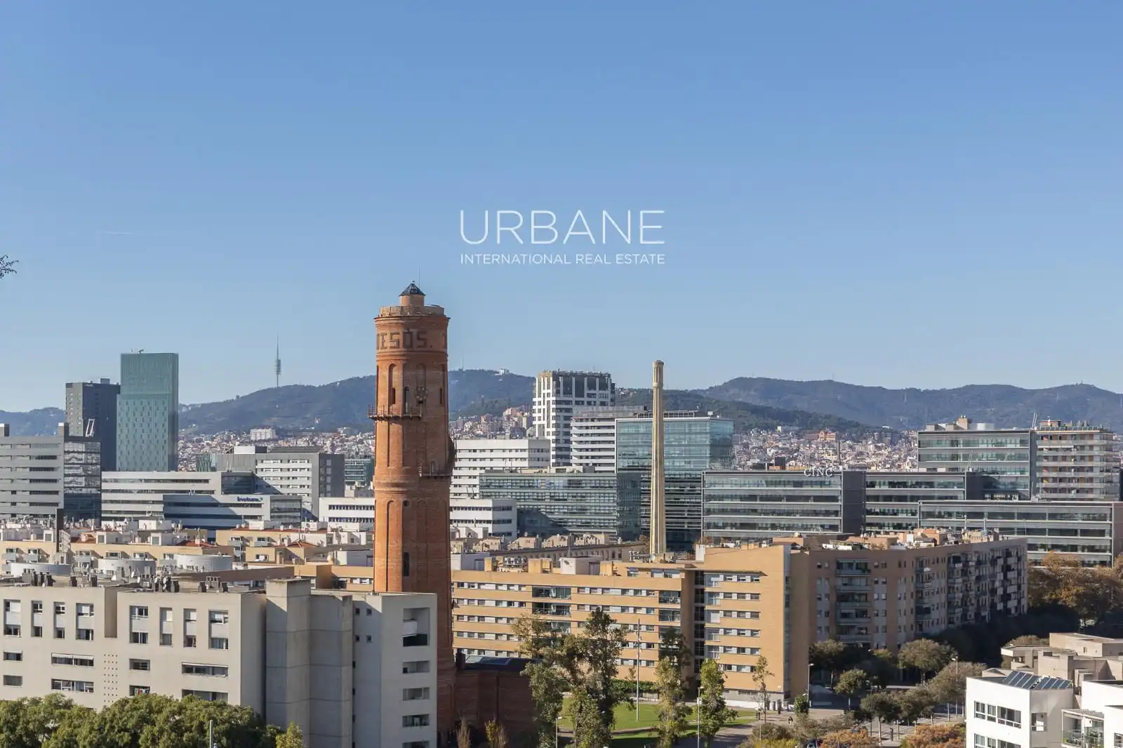 Vista exterior de Ático de alquiler en Barcelona con Aire acondicionado, Calefacción y Amueblado