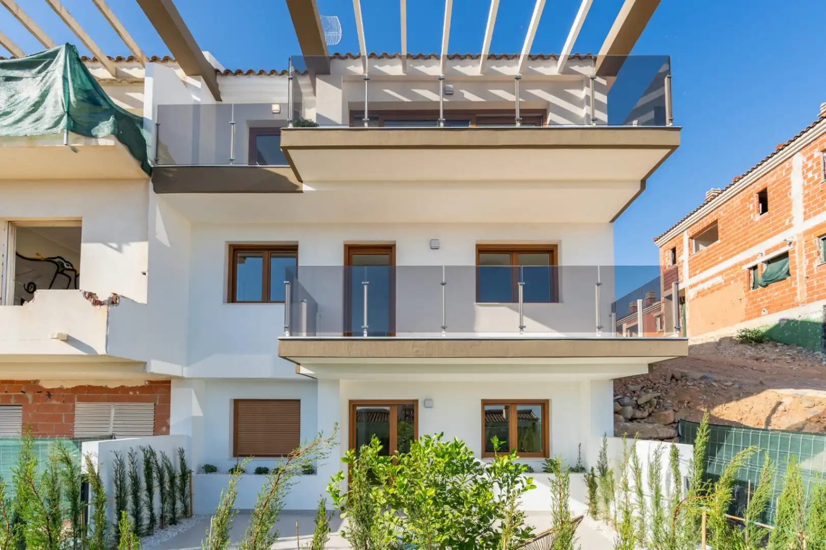 Vista exterior de Casa adosada en venda en La Nucia amb Aire condicionat, Calefacció i Jardí privat