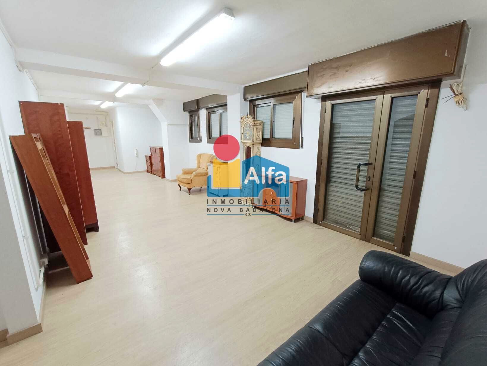 Premises for sale in Badalona  with Parquet flooring