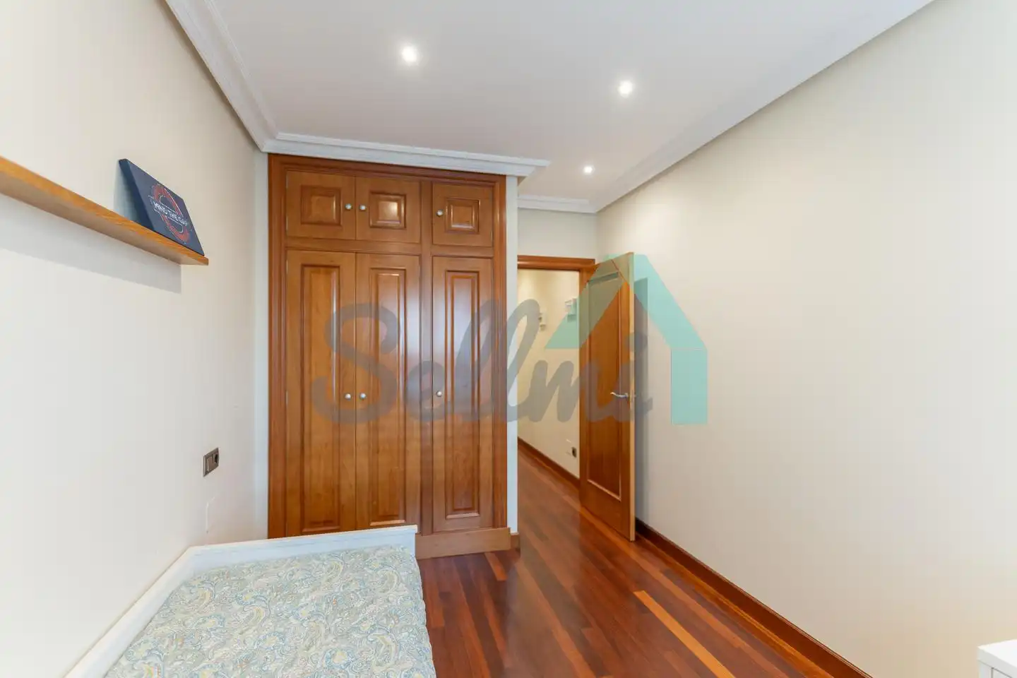 Bedroom of Flat for rent in Oviedo   with Heating, Parquet flooring and Furnished