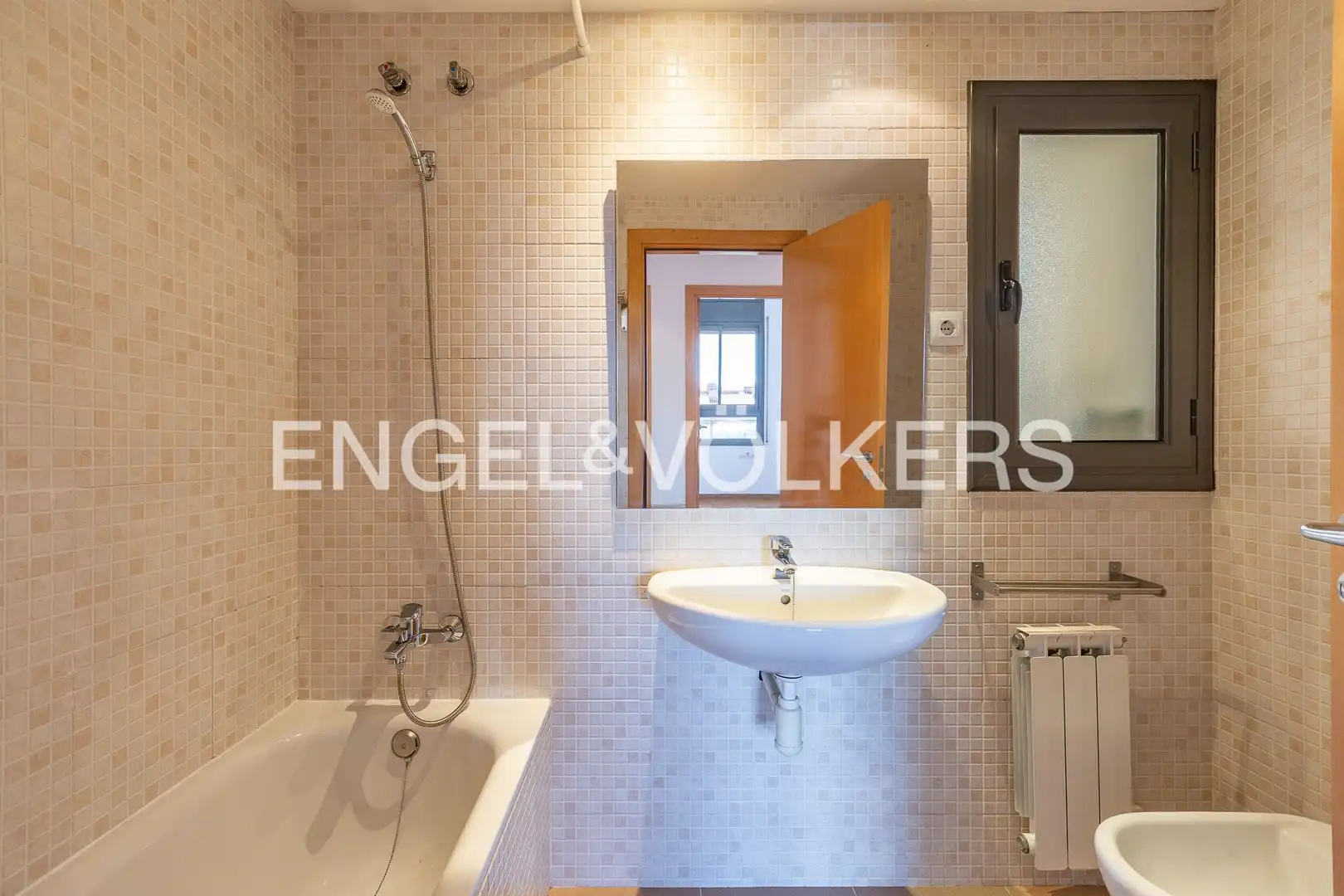 Bathroom of Flat for sale in Sant Cugat del Vallès  with Heating, Private garden and Parquet flooring