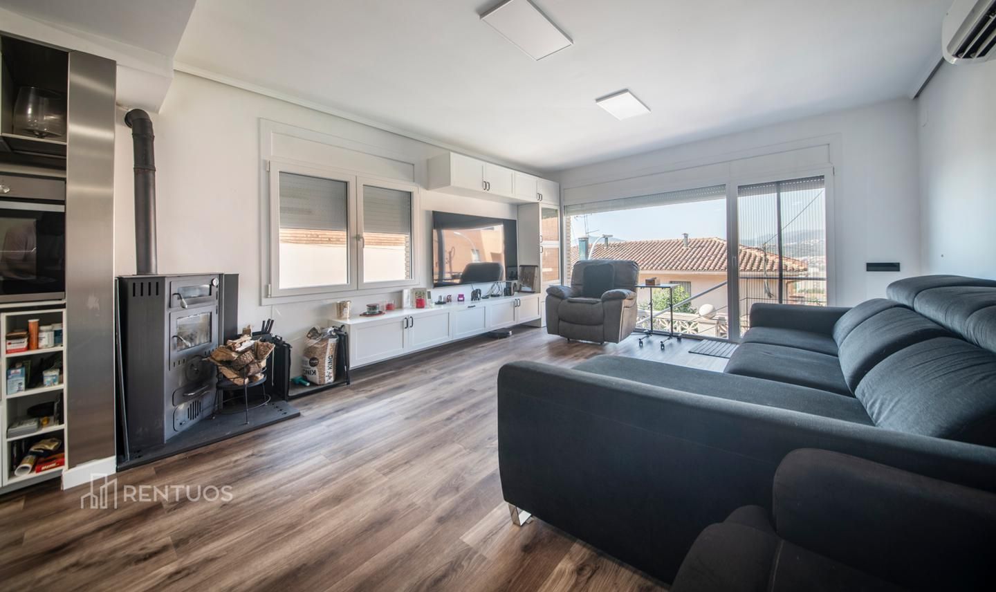 Living room of Flat for sale in Molins de Rei  with Air Conditioner, Parquet flooring and Terrace