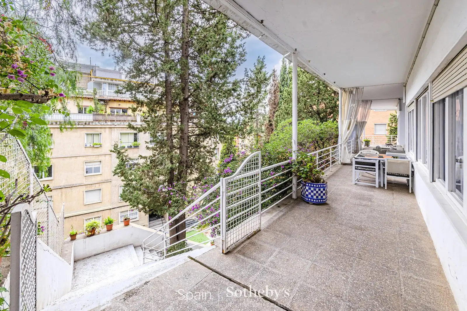 Terrassa de Casa o xalet en venda en Barcelona amb Aire condicionat, Calefacció i Jardí privat