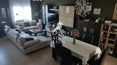 Foto 2 de Casa adosada en venta en Barrio, Sariegos, León