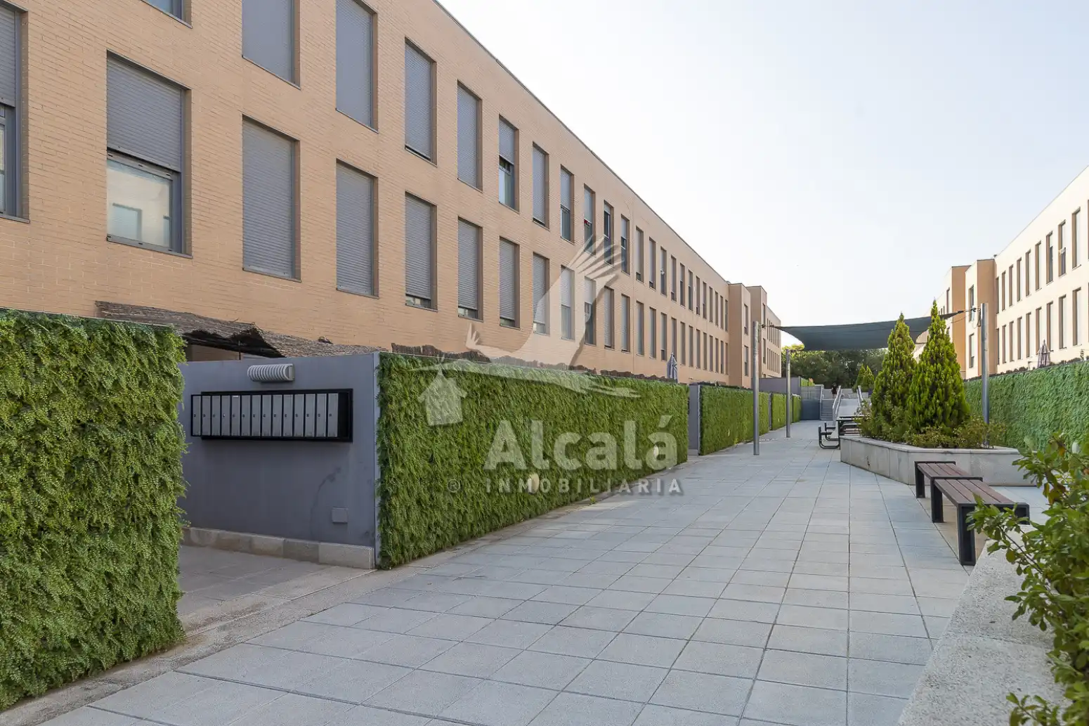 Außenansicht von Wohnung zum Verkauf in Villalbilla mit Klimaanlage, Heizung und Terrasse