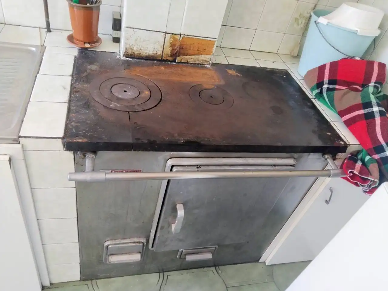 Küche von Wohnung zum Verkauf in Merindad de Cuesta-Urria mit Heizung, Abstellraum und Möbliert