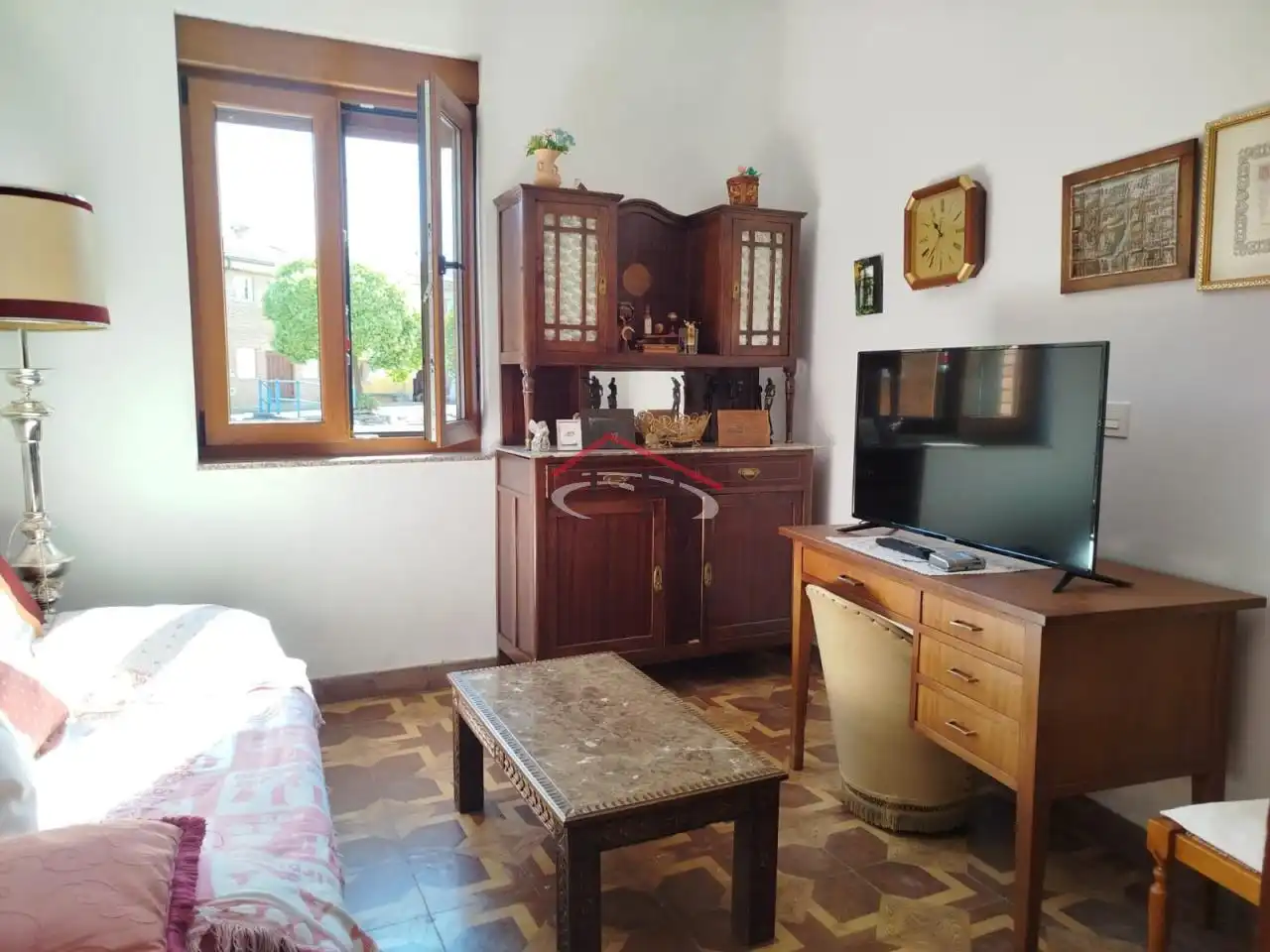 Sala d'estar de Casa o xalet en venda en Onzonilla amb Jardí privat i Traster