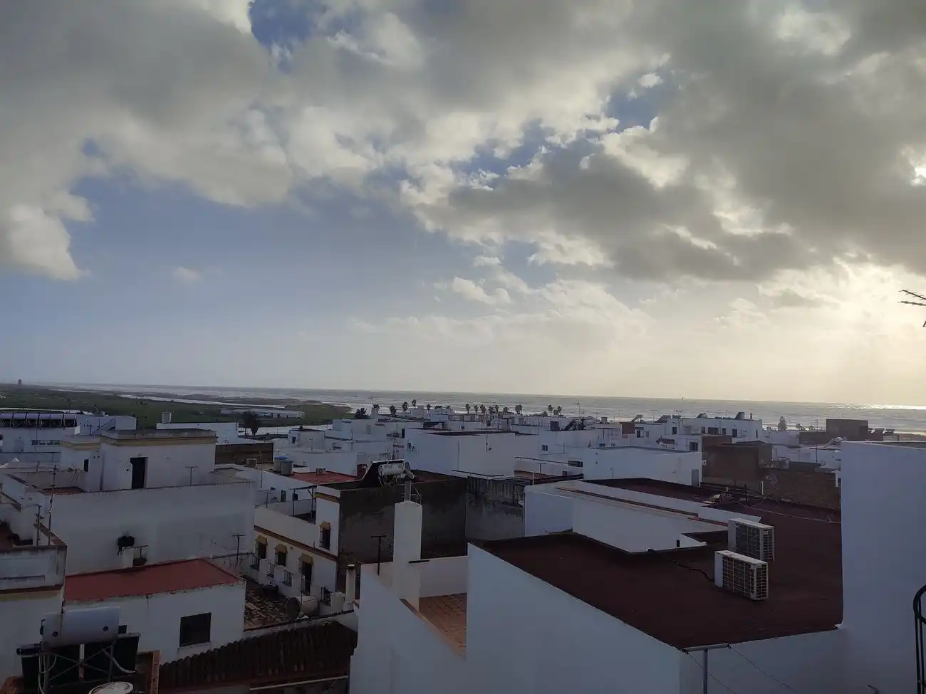 Vista exterior de Apartament en venda en Conil de la Frontera amb Aire condicionat
