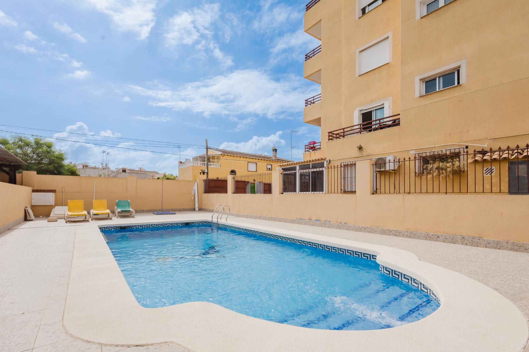 Piscina de Pis en venda en Torrevieja amb Aire condicionat, Terrassa i Piscina