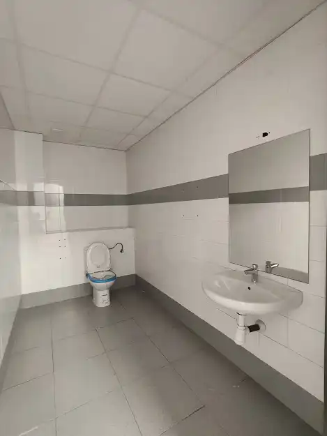 Badezimmer von Gebäude zur Miete in El Prat de Llobregat
