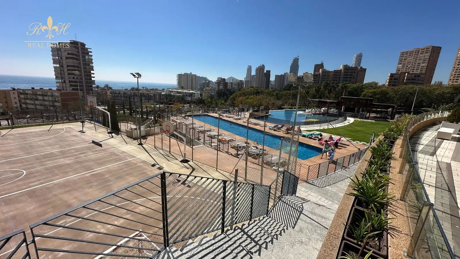 Swimming pool of Flat for rent in Benidorm  with Air Conditioner, Heating and Terrace