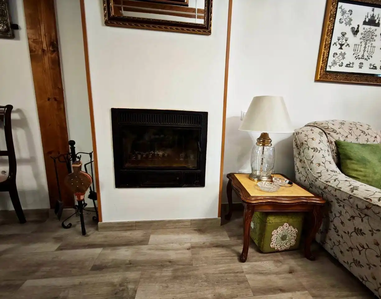 Sala d'estar de Casa adosada en venda en Rebolledo de la Torre amb Calefacció, Parquet i Moblat