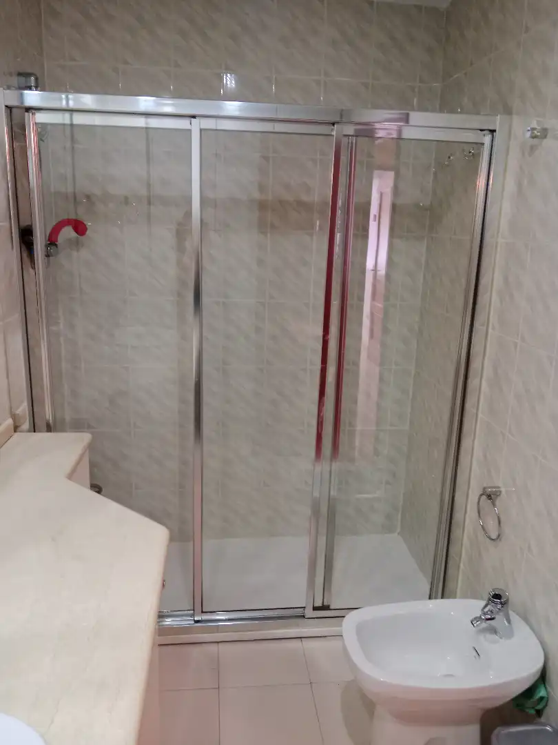 Baño de Piso en venta en Huelva con Aire acondicionado, Amueblado y Horno
