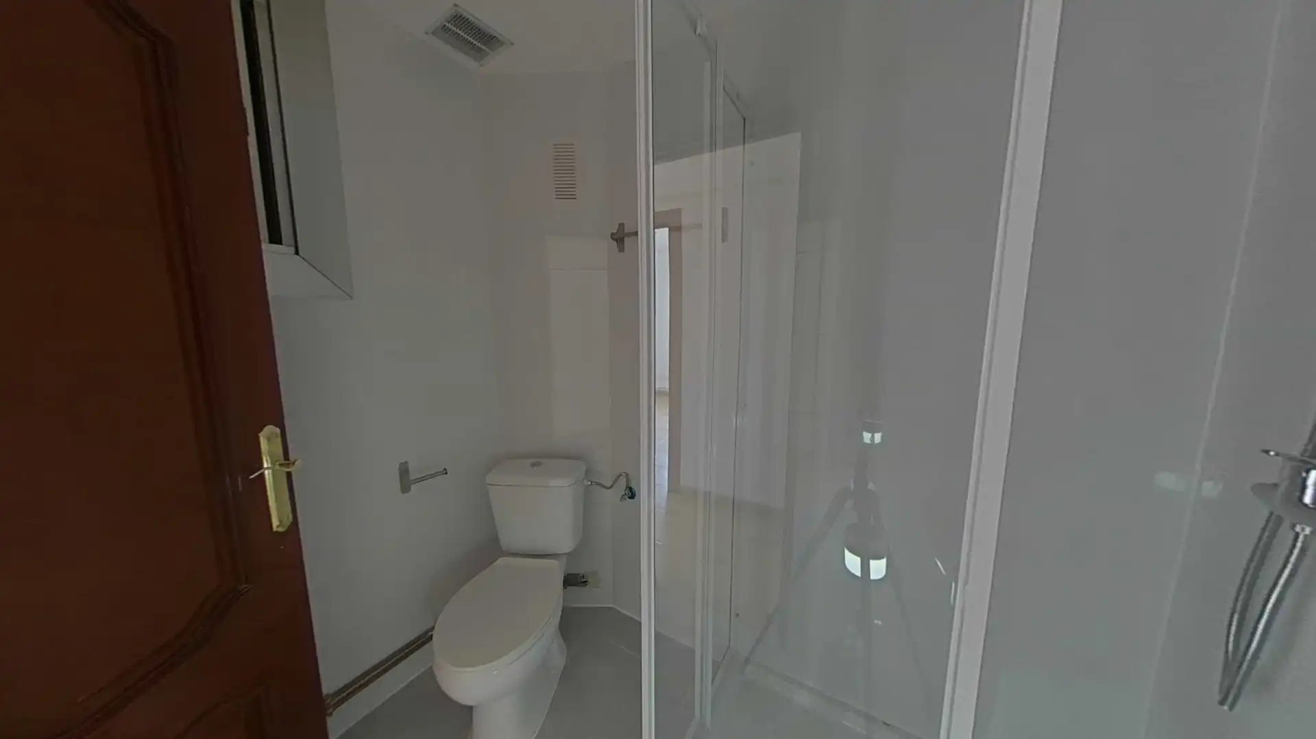 Bathroom of Flat for sale in Zaragoza  with Heating, Parquet flooring and Oven