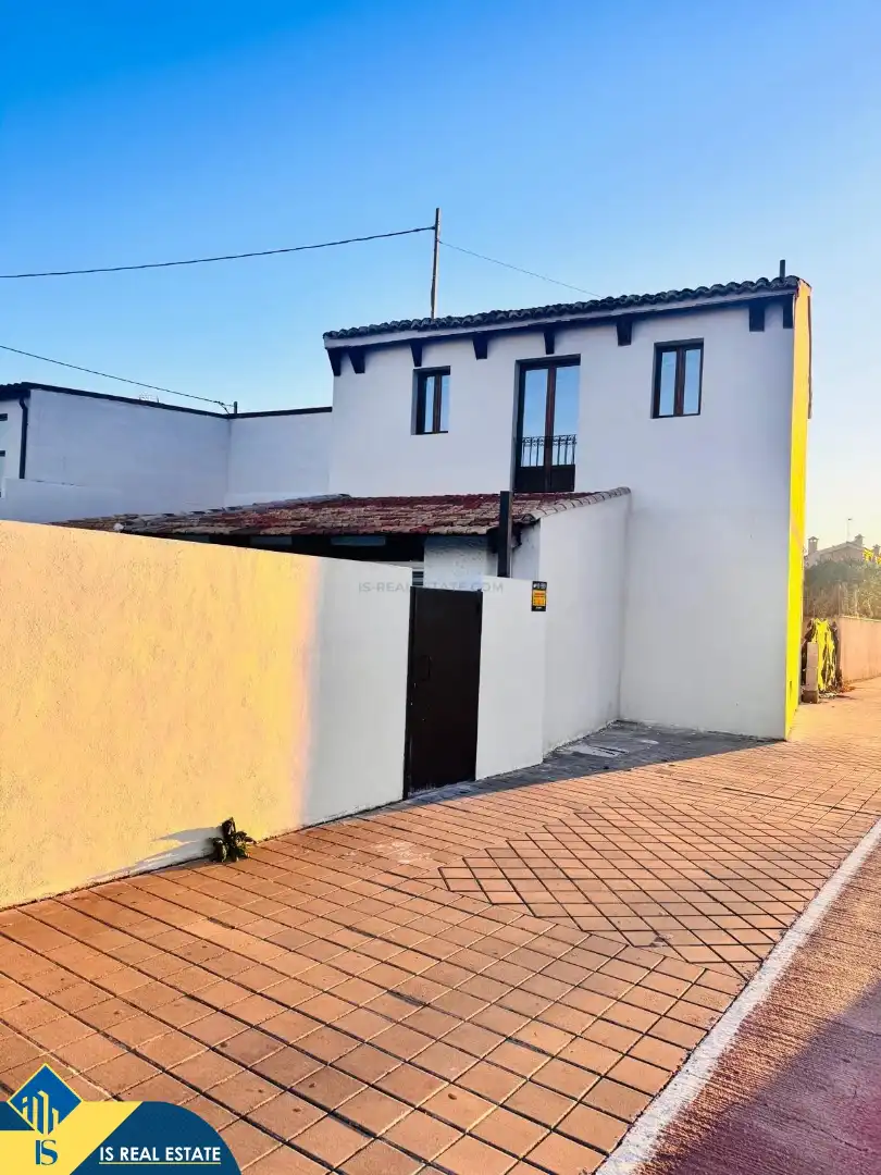 Vista exterior de Casa o xalet en venda en Alicante / Alacant amb Terrassa i Moblat