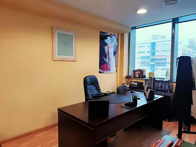 Oficina en Venta en De Les Corts Catalanes en La Bordeta