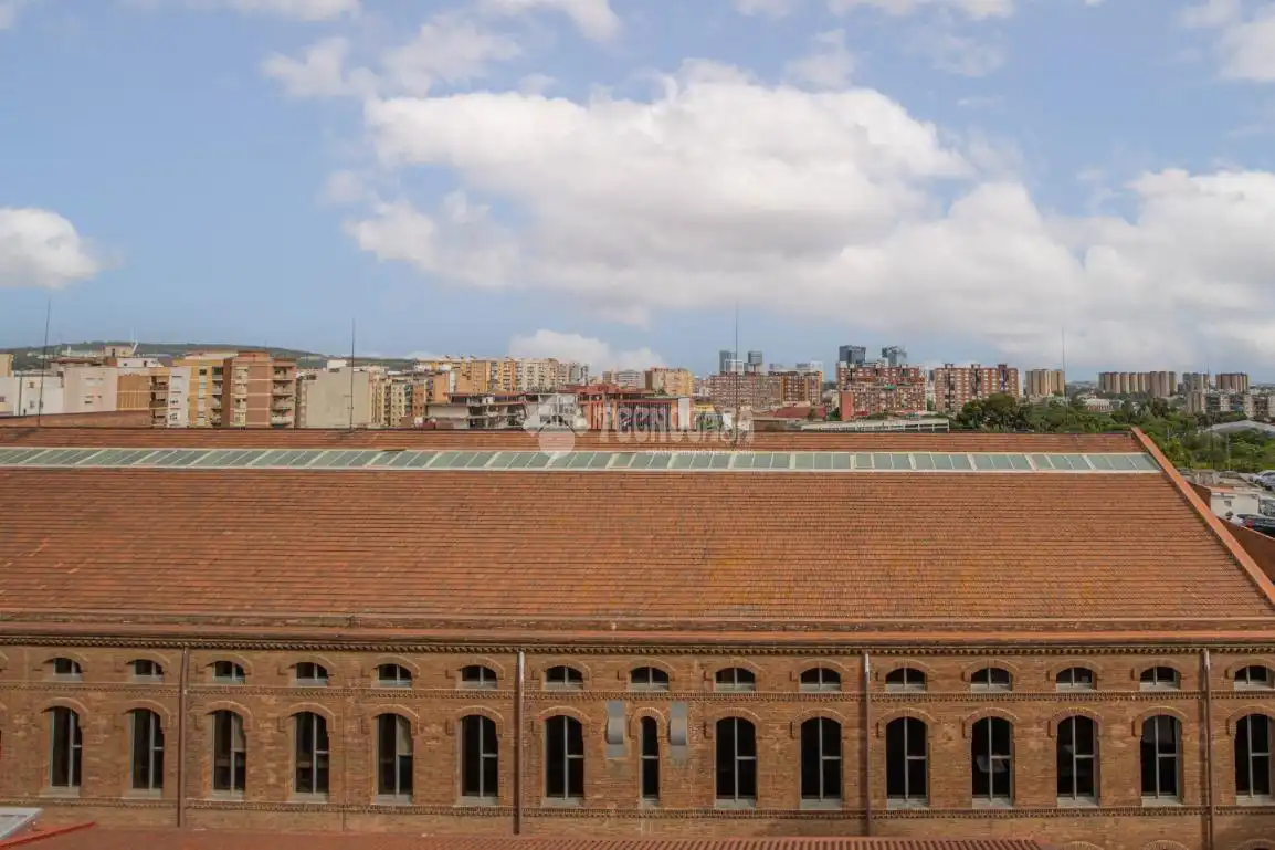 Vista exterior de Piso en venta en L'Hospitalet de Llobregat con Aire acondicionado y Calefacción