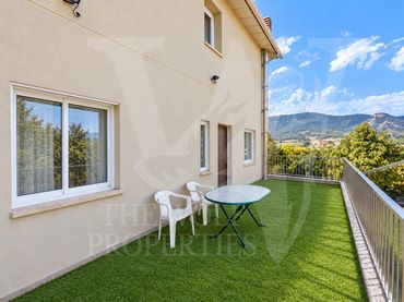 Doppelhaushälfte mit Balkon zum Verkauf in Balenyà