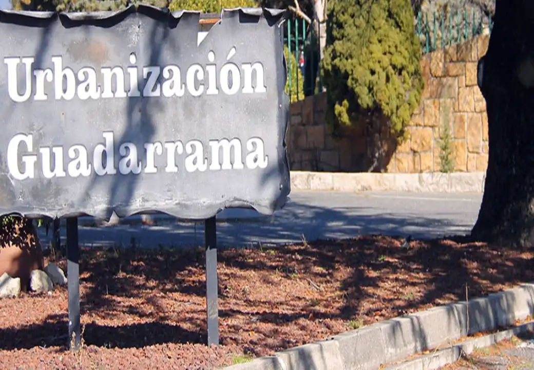 Vista exterior de Pis en venda en Guadarrama amb Calefacció, Jardí privat i Terrassa