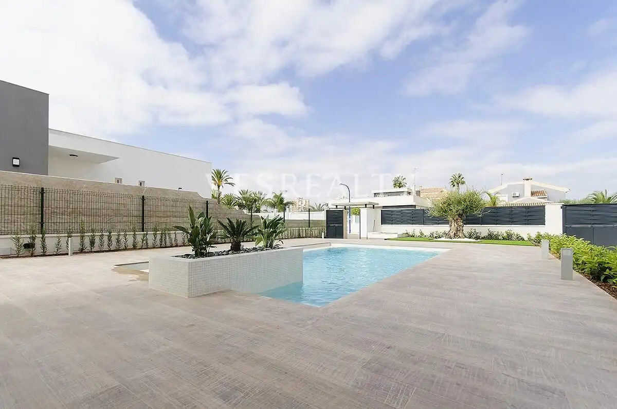 Detached house with terrace for sale in Calle Juan Marsé, imagen 3