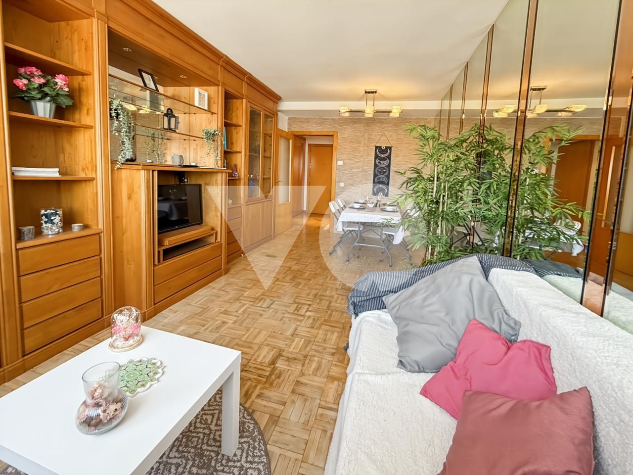 Sala de estar de Piso en venta en  Madrid Capital con Calefacción, Parquet y Trastero