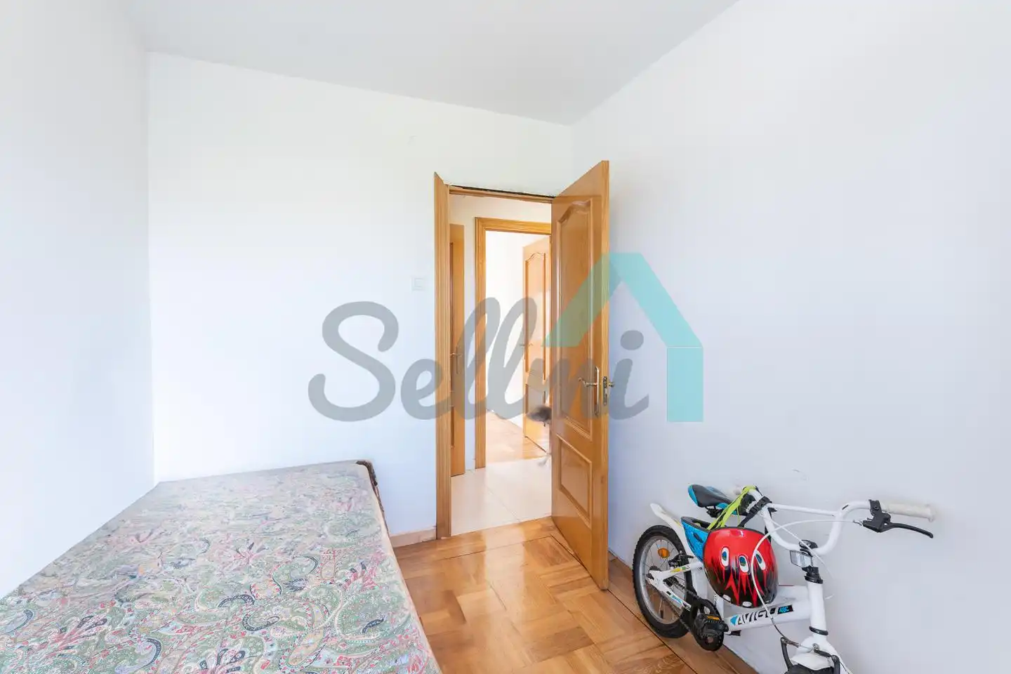 Habitación de Planta baja en venta en Avilés con Calefacción, Parquet y Trastero