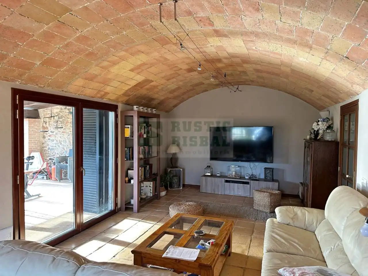Sala de estar de Finca rústica en venta en Corçà con Aire acondicionado, Calefacción y Terraza