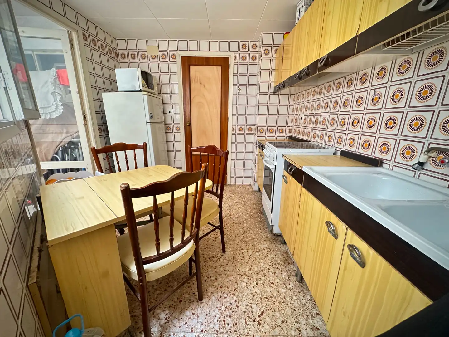 Cuina de Pis de lloguer en Torrevieja amb Terrassa, Moblat i Forn