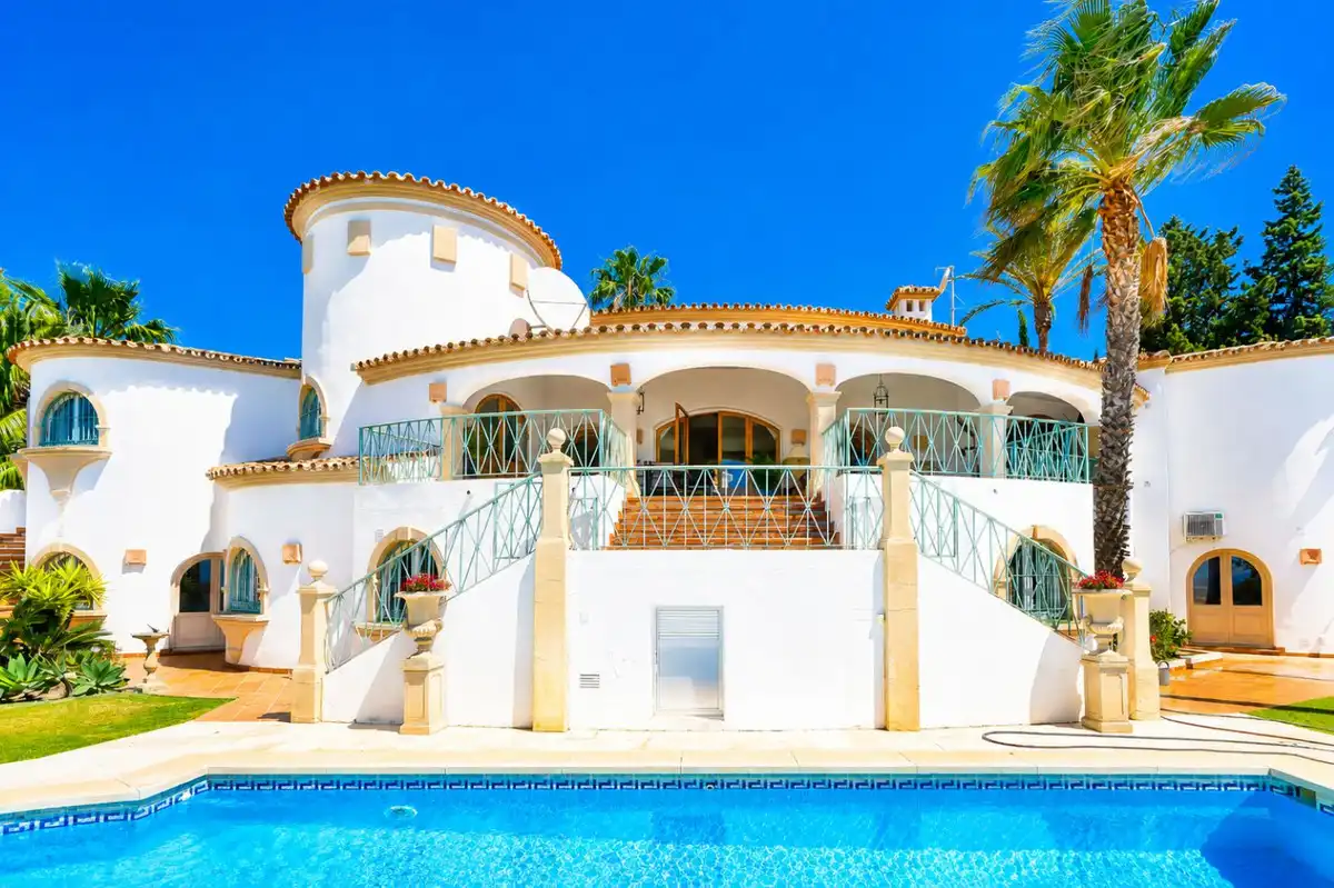 Vista exterior de Casa o chalet en venta en Marbella con Aire acondicionado, Calefacción y Jardín privado