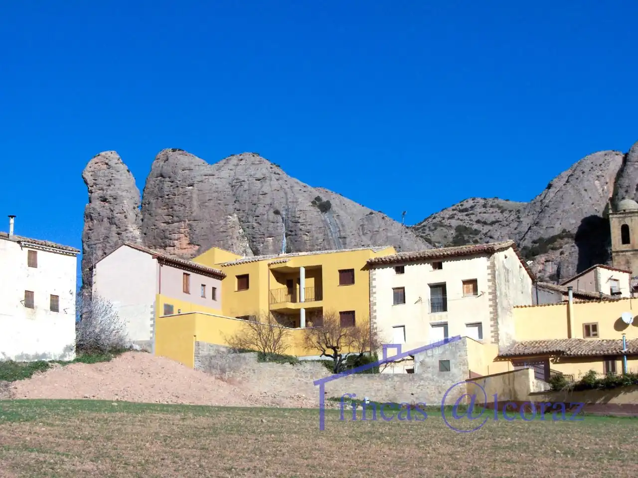 Vista exterior de Piso en venta en Agüero con Calefacción, Terraza y Trastero
