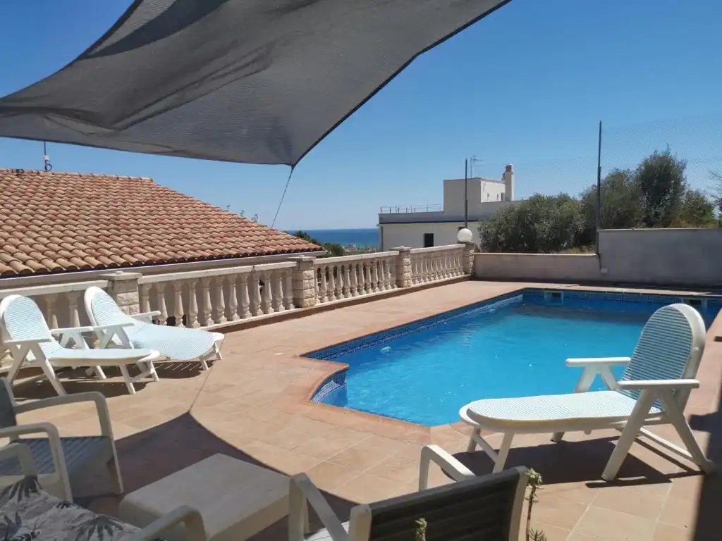Casa con piscina en venta en Carrer Vallès, imagen 2