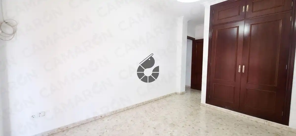 Dormitori de Pis en venda en Coria del Río amb Aire condicionat i Balcó