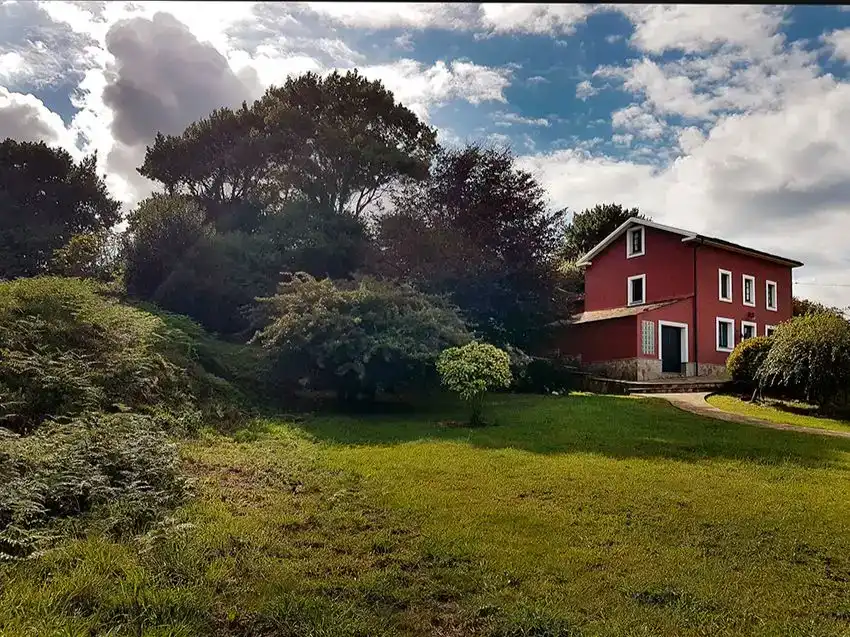 Vista exterior de Pis en venda en Ortigueira amb Jardí privat