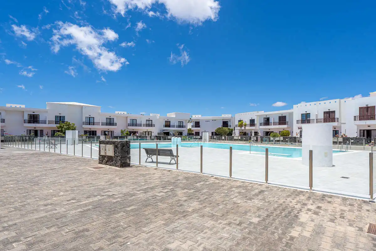 Vista exterior de Dúplex en venta en Teguise con Piscina comunitaria