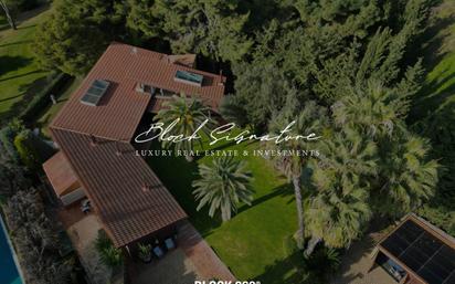 Vista exterior de Casa o xalet en venda en Sant Vicenç de Montalt amb Aire condicionat, Jardí privat i Piscina