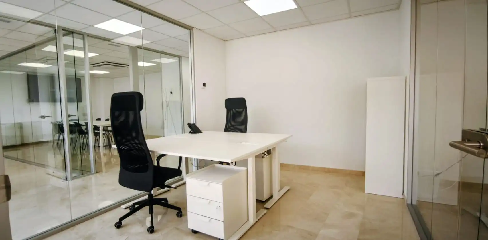 Büro zur Miete in Barcelona mit Klimaanlage, Heizung und Möbliert